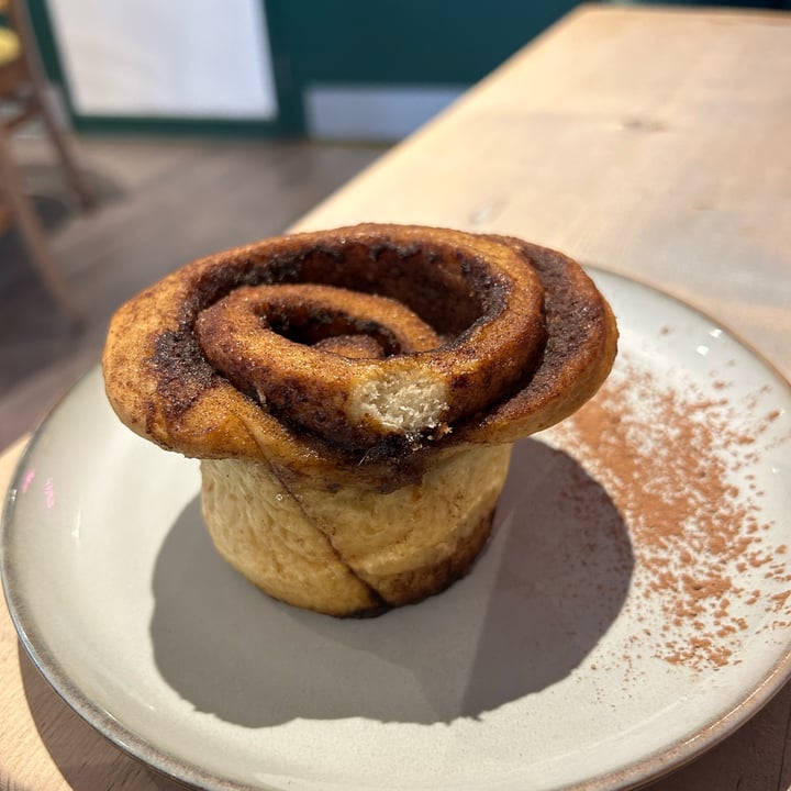 photo of The Vibe cinnamon bun shared by @rebekahoutterside on  11 Sep 2023 - review