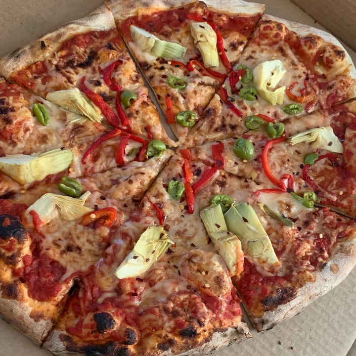 photo of Whole Foods Market Vegan Spicy Artichoke Pizza shared by @vegoutvictoria on  31 Dec 2023 - review