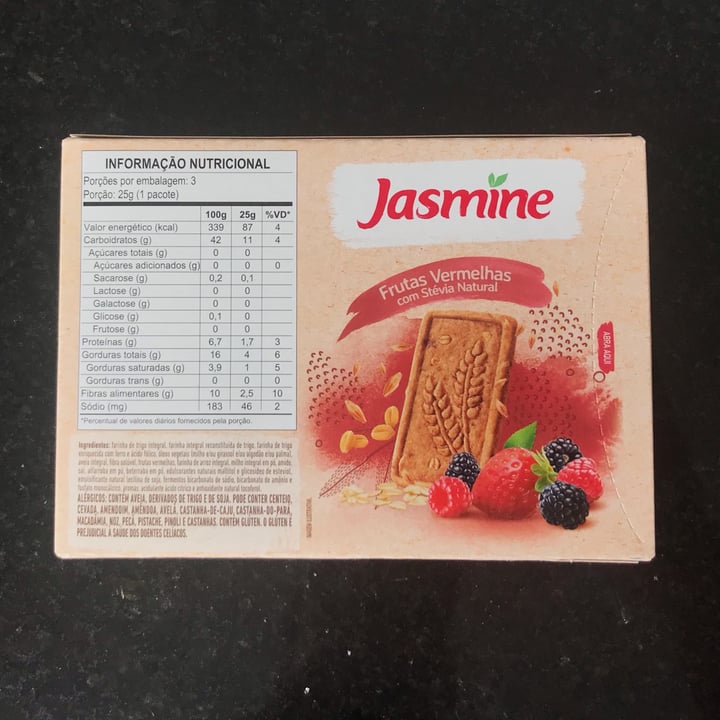 photo of Jasmine Biscoito Frutas Vermelhas Zero Açúcar shared by @adriana-vr on  16 Apr 2024 - review