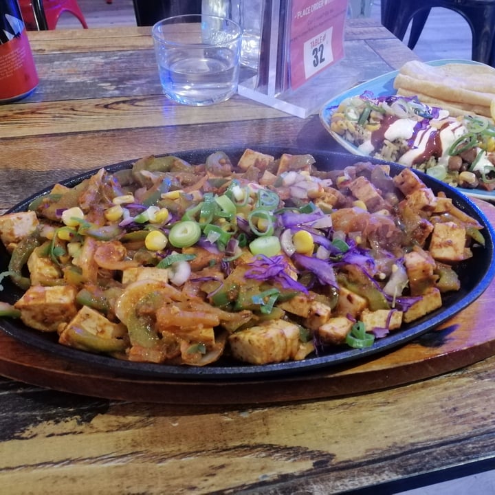 photo of Hecho En Mexico Tofu Fajitas shared by @danisdragon on  02 Oct 2023 - review