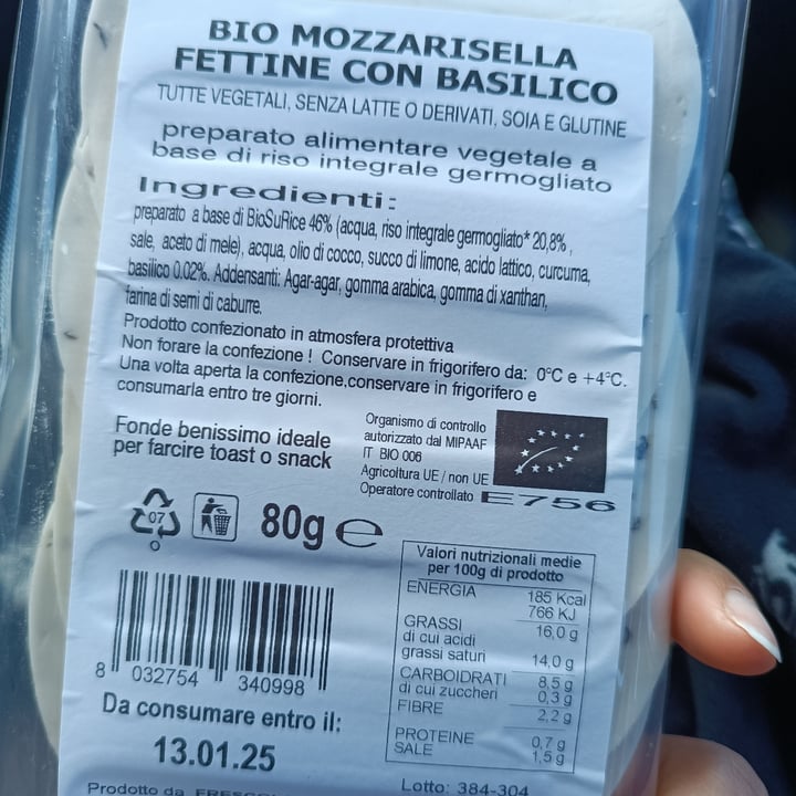 photo of Mozzarisella Le Fettine Con Basilico shared by @veganfran on  29 Dec 2024 - review