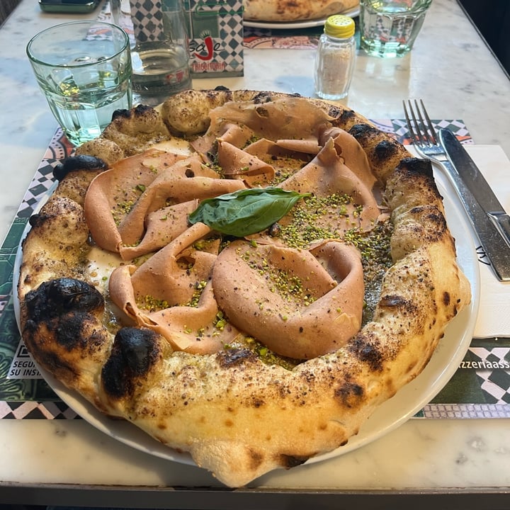 photo of Pizzeria Assaje Udine Pistacchio E Mortadella Vegana shared by @annacristaudo on  24 Dec 2023 - review