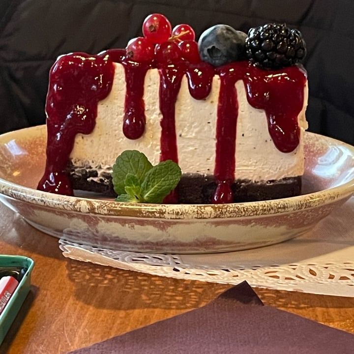 photo of Romeow Cat Bistrot White Cake shared by @barnabiebee on  25 Jun 2025 - review