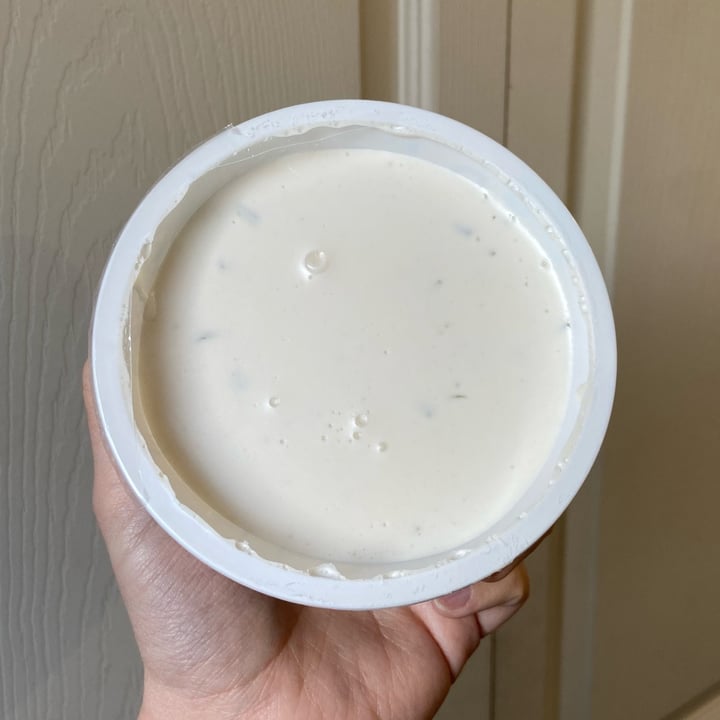 photo of Daiya Chive and Onion cream cheeze shared by @veggie-meg on  16 Feb 2025 - review