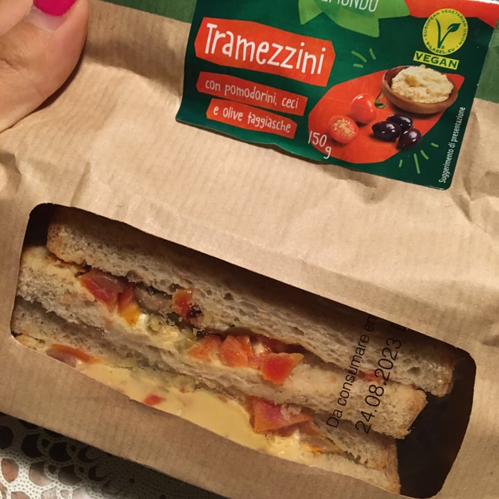 photo of Vemondo Tramezzini con pomodorini ceci e olive shared by @nicotics on  29 Sep 2023 - review