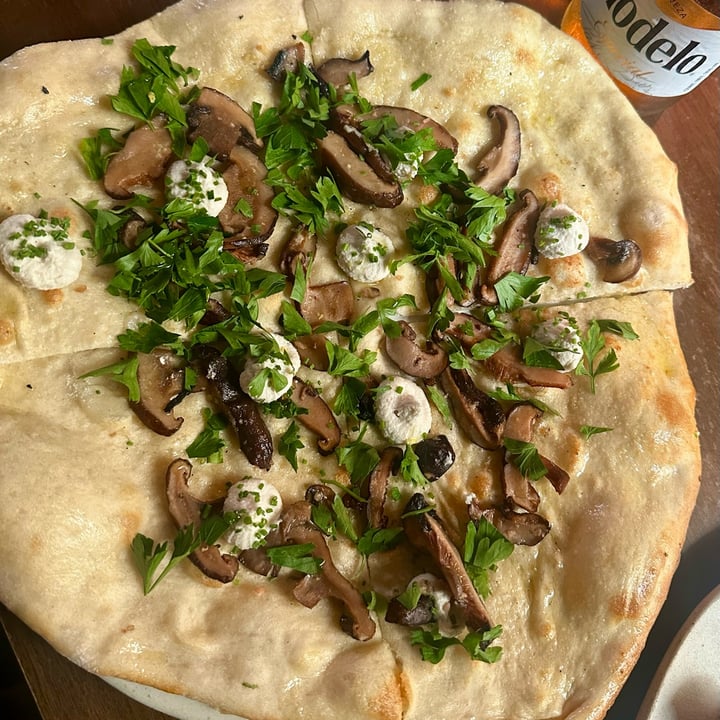 photo of El Mundo Restaurante Pizza De Masa Fina Con Ricotta De Anacardos Fermentados shared by @nancy on  17 Oct 2025 - review