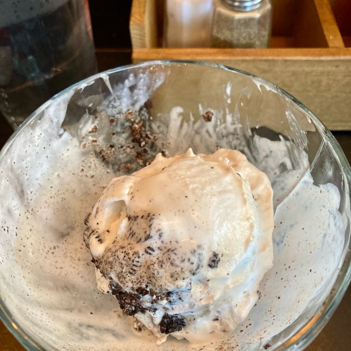 photo of Jackson Drug Vanilla Ice cream W/Oreo Topping shared by @aprilflowers on  30 May 2025 - review