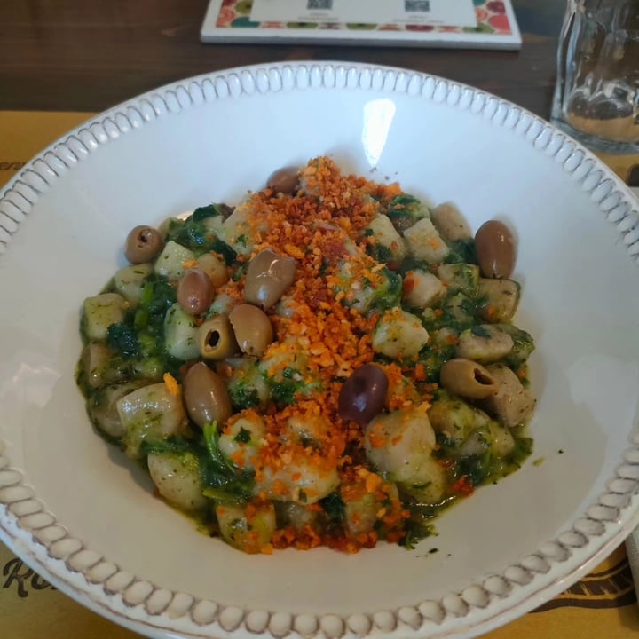photo of La Mi Mama Gnocchetti integrali con cime di rapa, olive, uvetta e croccante di paprika shared by @jericam on  17 Mar 2024 - review
