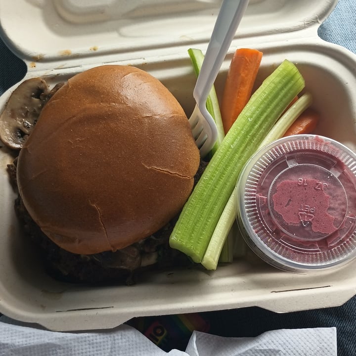 photo of Rutabagas Comfort Food Mushroom Swiss Burger Combo shared by @quadantics on  25 Jun 2024 - review
