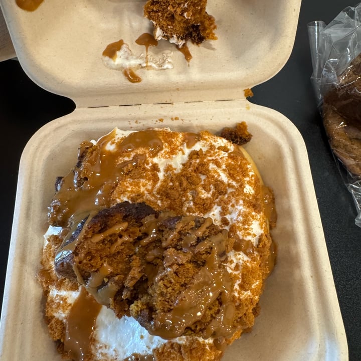 photo of Cinnaholic Pumpkin Spice Biscoff Roll shared by @onehungryvegan on  07 Oct 2025 - review