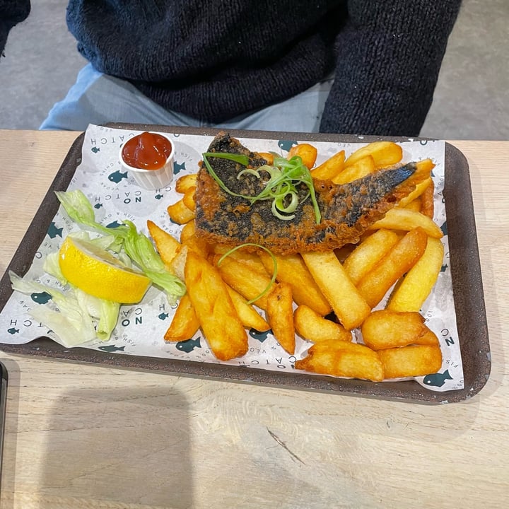 photo of No Catch Vegan cod & chips shared by @appleappleamanda on  09 Oct 2023 - review