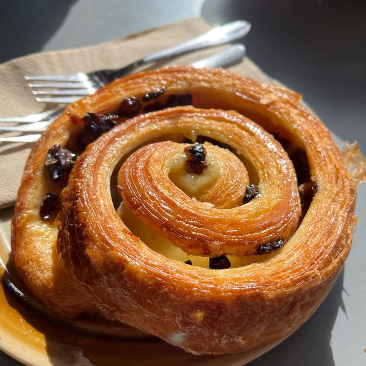 photo of Ginger Bees Café Vegan Pain Aux Raisins shared by @alistar on  27 Apr 2024 - review