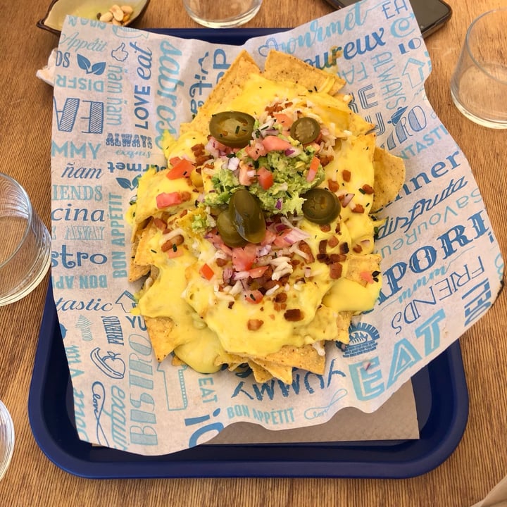 photo of Cala Vegana Nachos with vegan souce shared by @psfrancesca on  15 Sep 2024 - review