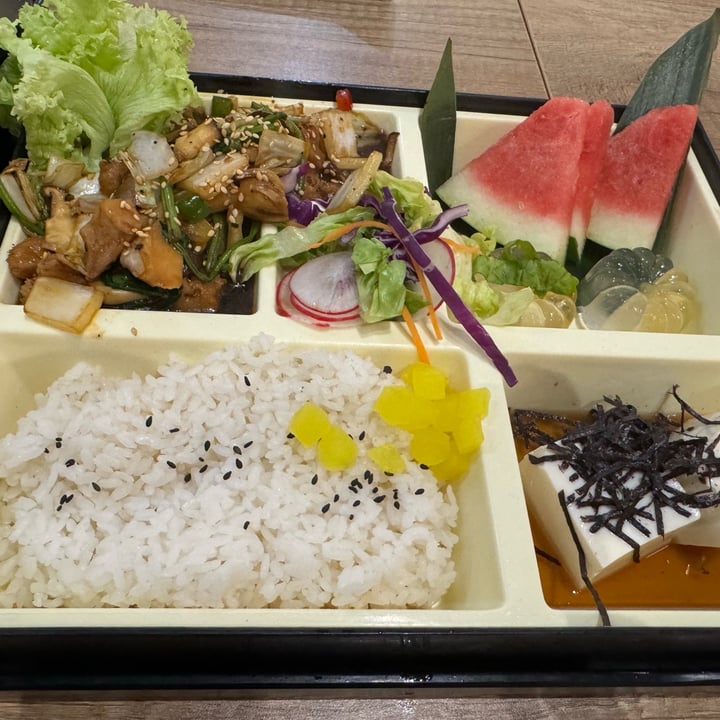 photo of Saute-San Black Pepper Teriyaki Lion Mane Assorted Mushroom with Rice shared by @pretty55 on  25 Aug 2024 - review