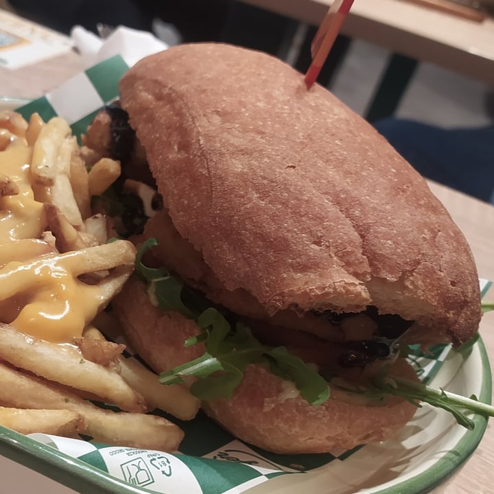 photo of Neat Burger Milano | Merlata Bloom Cali Chickn Club shared by @monicaswami on  03 Apr 2024 - review