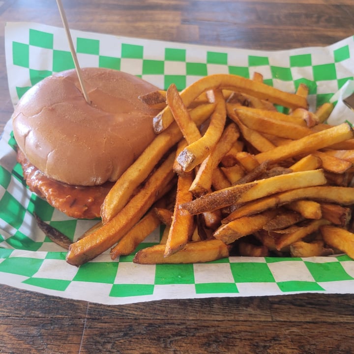 photo of The Fix Buffalo Maple Chicken Sammie shared by @migithealien on  10 Apr 2024 - review