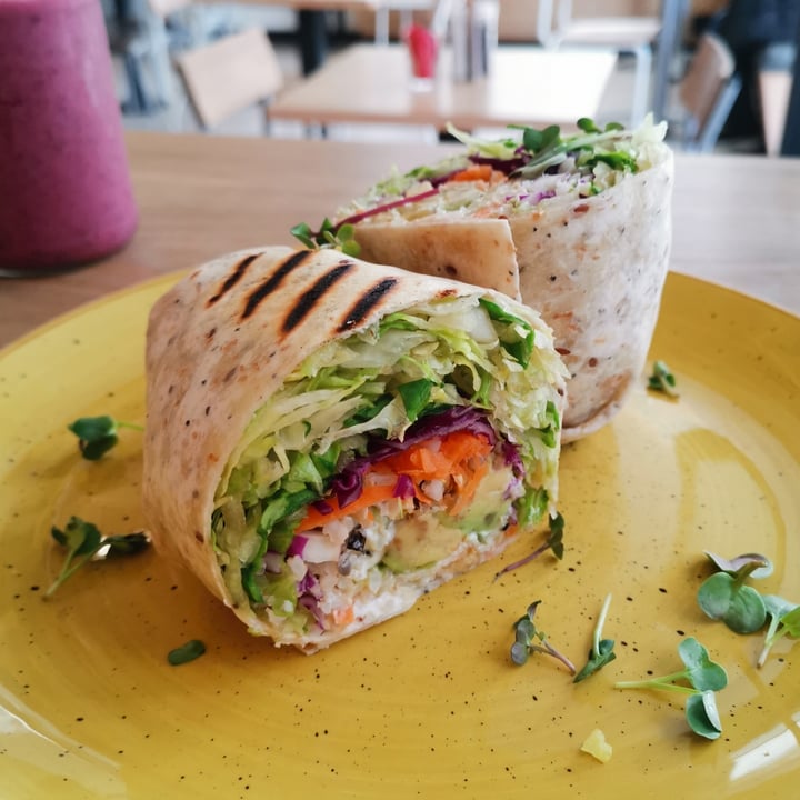 photo of Sweetbeet Spicy Cashew Avo Wrap shared by @darlingwombat70 on  23 Aug 2023 - review