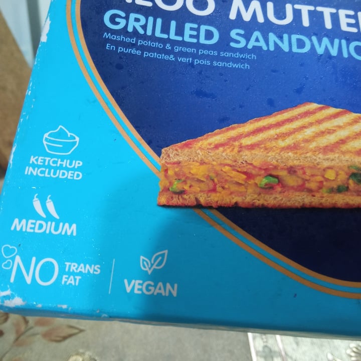 photo of Vadilal Quick Treat Grilled Aloo mutter sandwich shared by @zarreen on  15 Nov 2024 - review