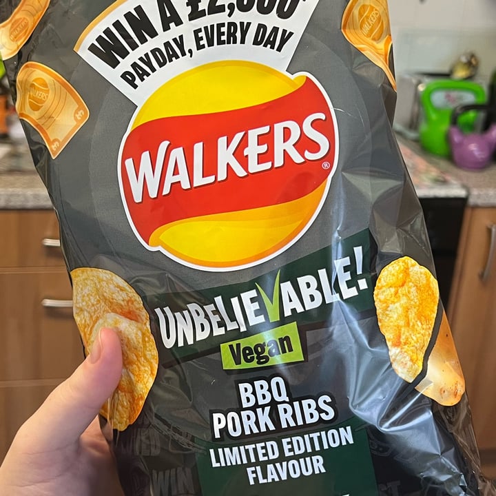 photo of Walkers Unbelievable Vegan BBQ Pork Rib Crisps shared by @miekeatsvegan on  07 Jan 2024 - review