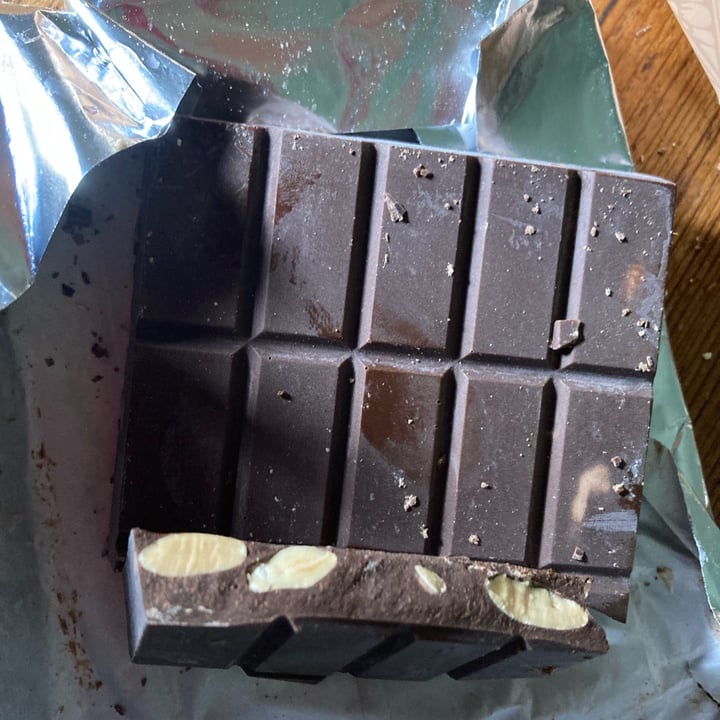photo of Al-andalus Chocolate Puro con alemendras sin azucar shared by @sanleeping on  29 Apr 2024 - review