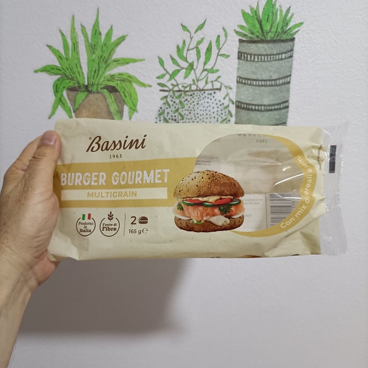 photo of Bassini Burger Gourmet Multigrain shared by @fernandoveganboccia on  06 May 2024 - review