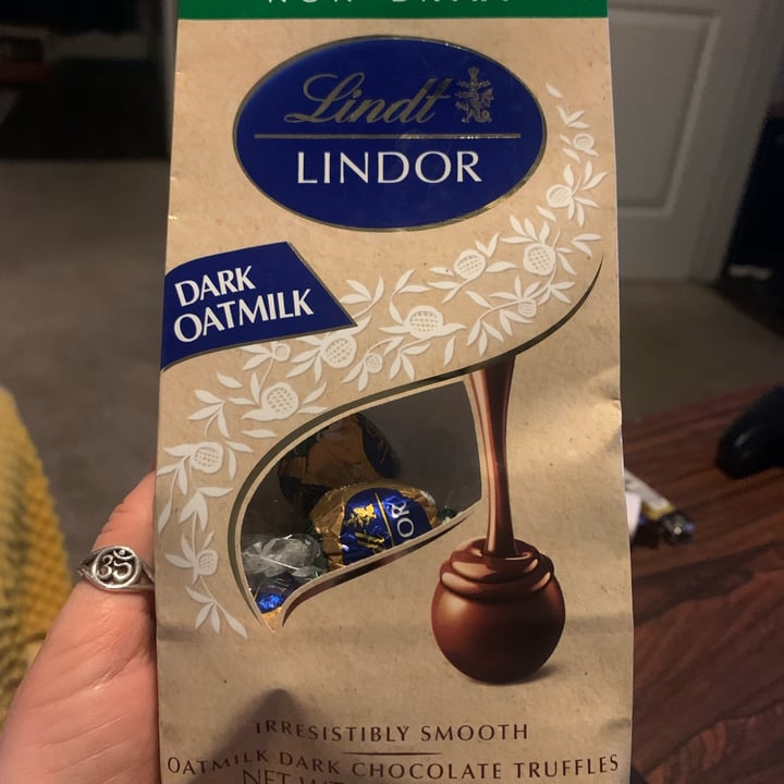 photo of Lindt Lindor Dark Oatmilk Chocolate Truffles shared by @atwilley on  02 Jan 2024 - review