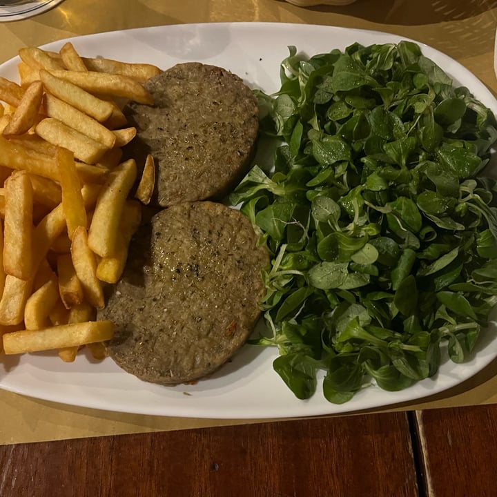 photo of Stratos Vegan Burger (Piatto) shared by @greenavocado on  19 Jul 2025 - review