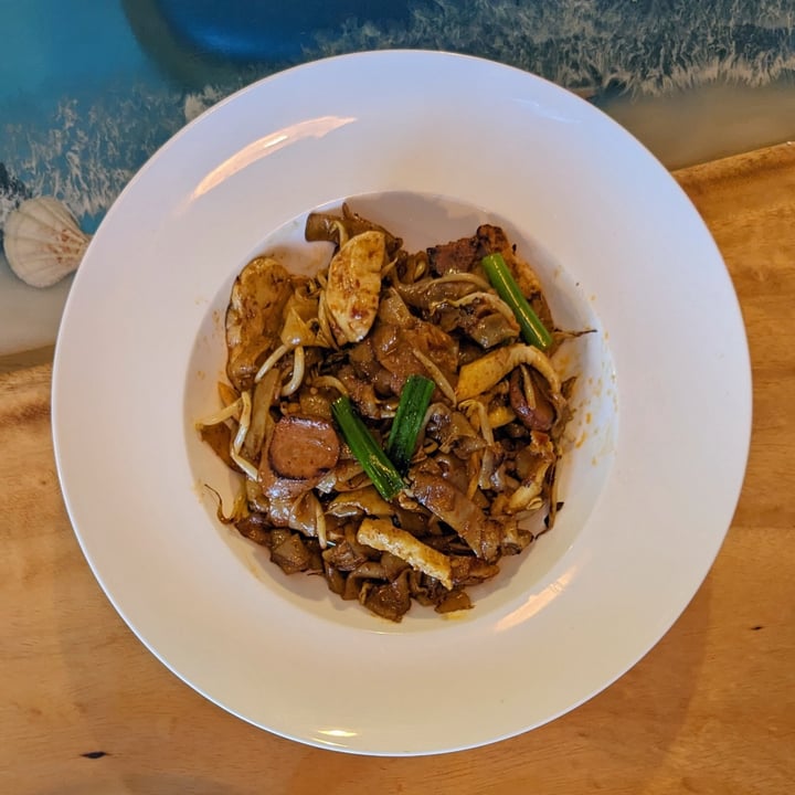 photo of Clover Plant Based Kitchen and Bar Penang Char Kway Teow shared by @xinru-t on  16 Mar 2024 - review