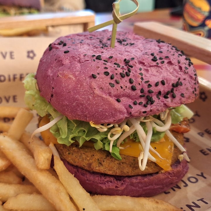 photo of Flower Burger Cherry Bomb shared by @rosannad93 on  11 Dec 2024 - review