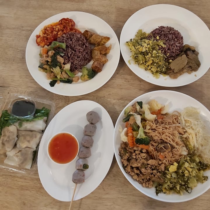 photo of Vegetarian Food Ratsamitham Foundation Mixed Vegetable Noodles shared by @herbimetal on  21 Jan 2025 - review