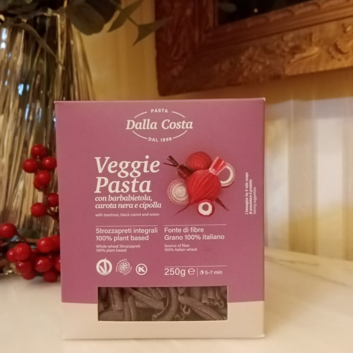 photo of Dalla costa Veggie Pasta con barbabietola, carota nera e cipolla shared by @laura1970 on  10 Oct 2025 - review