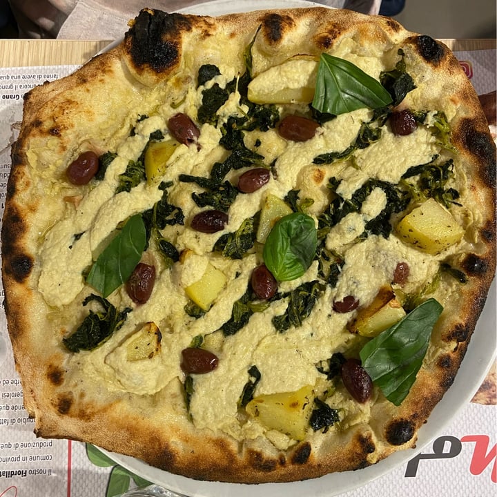 photo of Molto Più PIZZA BURGER E RESTAURANT Pizza Composta Dalla Mia Ragazza Con Ingredienti Delle Altre Pizze shared by @simonaalbanese on  11 Apr 2025 - review