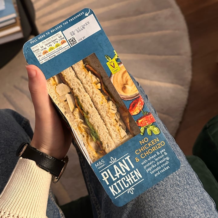 photo of Plant Kitchen (M&S) No Chicken & Chorizo Sandwich shared by @actofcynic on  19 Aug 2023 - review