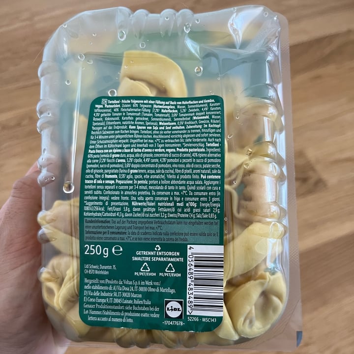 photo of Vemondo vegan tortelloni with meat alternative filling shared by @pattini on  10 Oct 2023 - review
