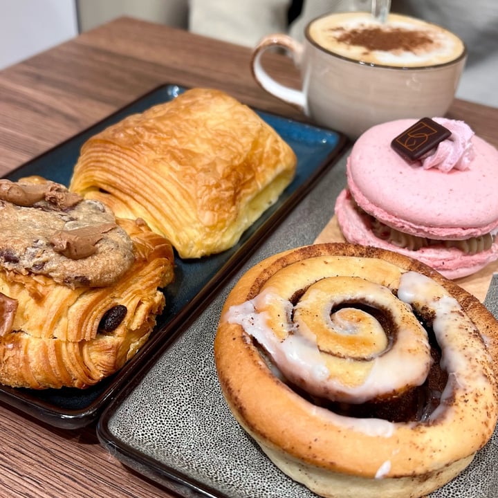 photo of VG Pâtisserie - Pâtisserie Végétale Pain au chocolat aux amandes shared by @superiormoose41 on  21 May 2025 - review