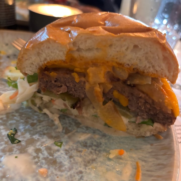 photo of Emmi's Kitchen Glockenbachviertel Beyond Cheese Burger shared by @perlemammemucche on  09 Oct 2025 - review