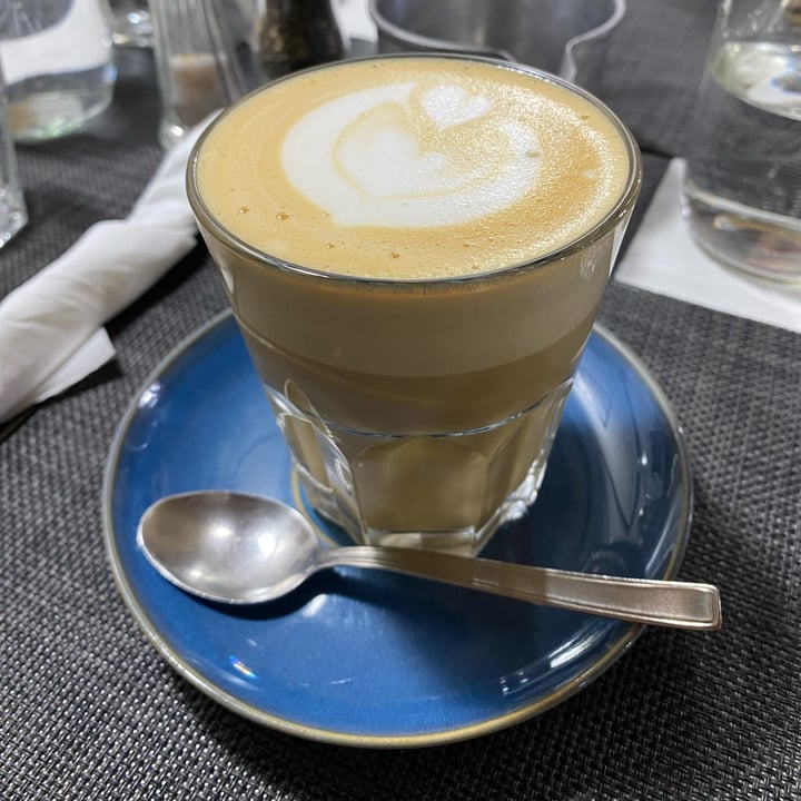 photo of Caffè dell'Arte Specialty Coffee Latte Macchiato Avena shared by @manuflo on  07 Mar 2024 - review