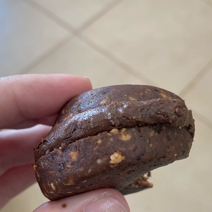 photo of Nutri Raw Alfajor de chocolate relleno con mousse de café shared by @valexika on  07 Feb 2024 - review