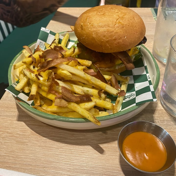 photo of Neat Burger Milano | Merlata Bloom BBQ Brisket burger shared by @17mononoke on  07 Jul 2024 - review