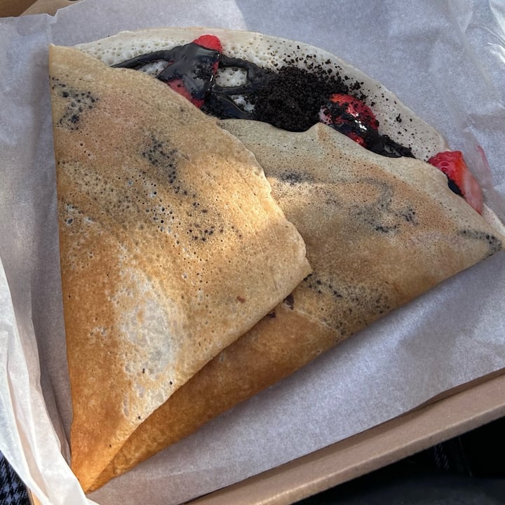 photo of B'elicious Crepes ,Bakes & Brew Vegan Dark Chocolate, Oreo & Strawberry Crepe shared by @esmehart on  07 Apr 2024 - review