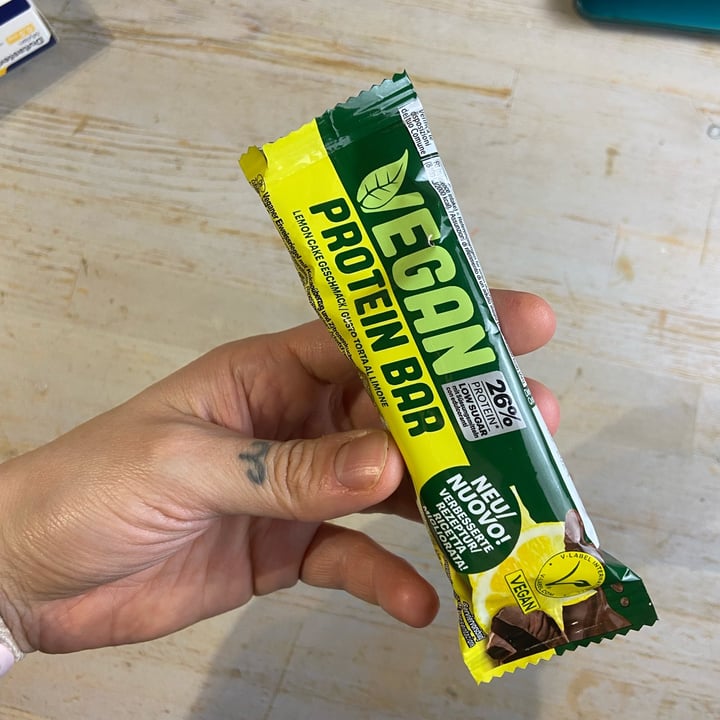 photo of Vemondo vegan protein bar gusto torta al limone shared by @therealnoccio on  15 Feb 2024 - review