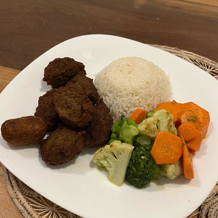 photo of Agua Azul Beach Resort Croquetas De Lentejas Con Arroz Y Vegetales shared by @magicvegan on  06 Mar 2024 - review