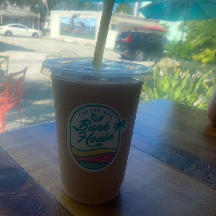 photo of BunkHouse Coffee Bar wakiki smoothie shared by @disney12 on  13 Sep 2023 - review