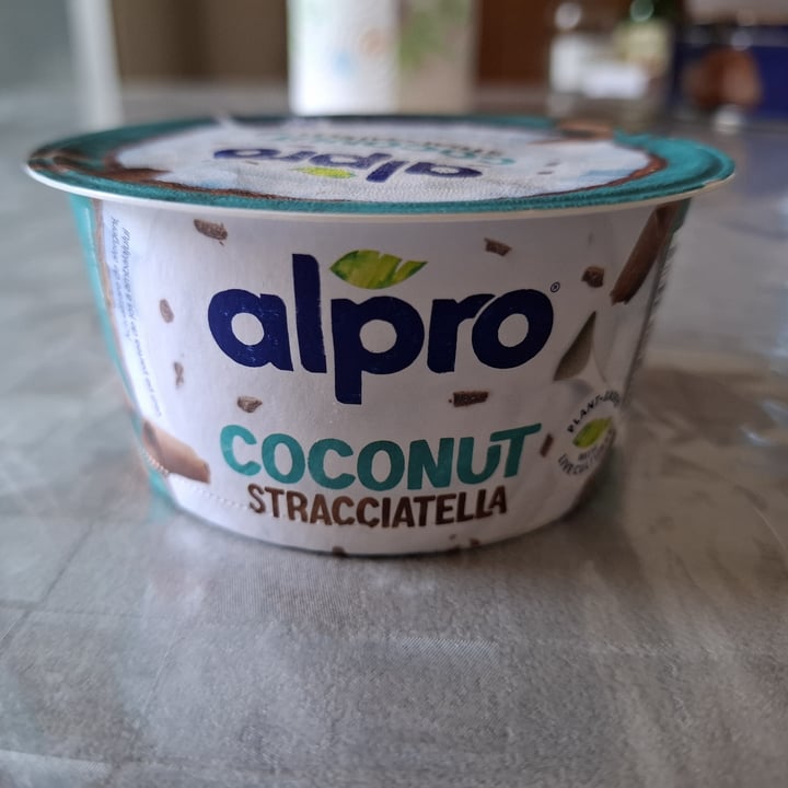photo of Alpro yogurt coconut stracciatella shared by @mariversovegan on  23 Jul 2025 - review