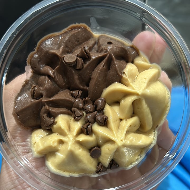 photo of Vemondo mousse vegana al cioccolato e caramello salato shared by @manuvegan on  11 Oct 2024 - review