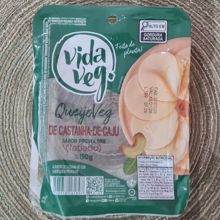photo of Vida Veg Queijo de castanha de caju sabor provolone fatiado shared by @marthacalderaro on  11 Sep 2025 - review
