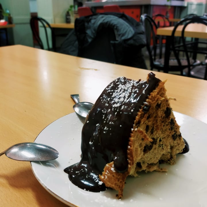 photo of La Galla Tasca Vegana panettone con chocolate shared by @robertabi on  12 Dec 2024 - review