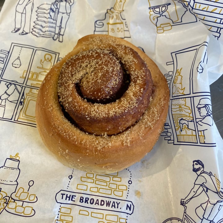 photo of Dunn's Bakery Cinnamon Roll shared by @valedv on  19 Apr 2024 - review
