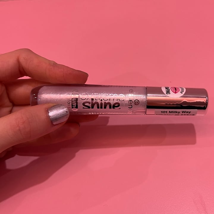 photo of Essence  Extreme Shine Volume Lipgloss shared by @malegria on  14 May 2024 - review