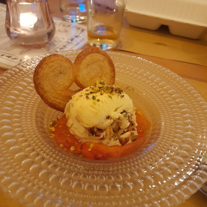 photo of Circolo Impatto Zero - Riservato ai Soci ARCI gelato alla mandorla su pesche cotte al forno tiepide shared by @auramala on  12 May 2025 - review